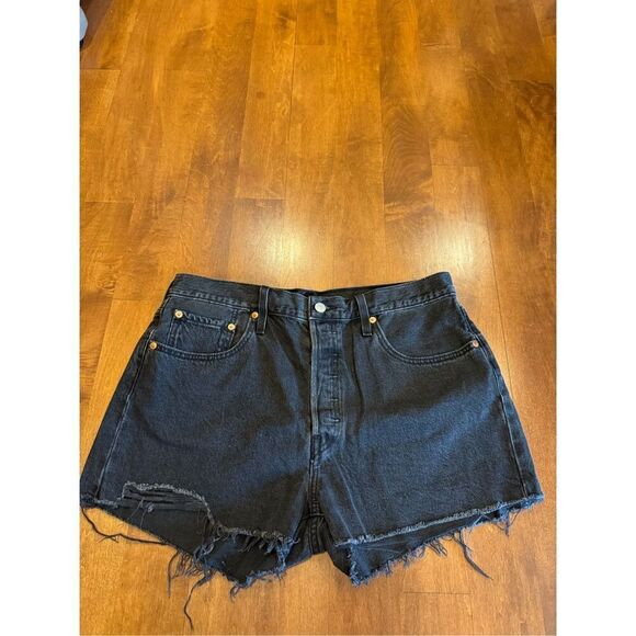 Women’s Levi’s 501 high-rise cut off shorts size 32 waist - Picture 1 of 4